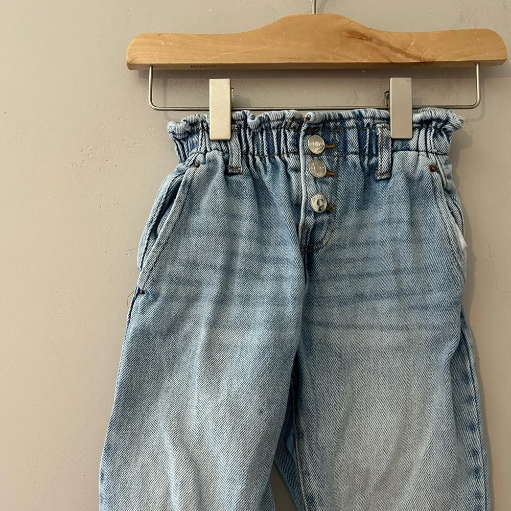 Zara follow us